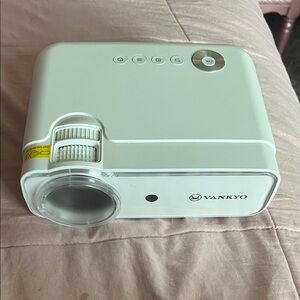 Vankyo White Mini Projector